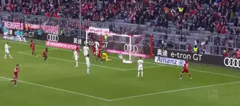 德甲-莱万梅开二度 穆勒造乌龙 拜仁4-1逆转取胜