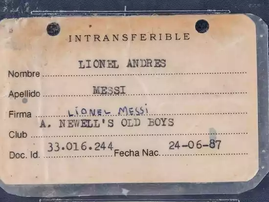 梅西8岁时效力纽维尔证件被拍卖，起拍价1万美元