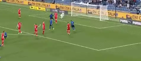 世预赛-小基恩双响 贝尔纳代斯基2助攻 意大利5-0