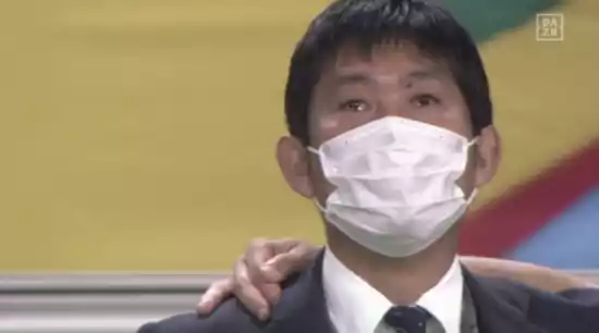 日本主帅解释赛前眼含热泪：听到国歌我就受不了