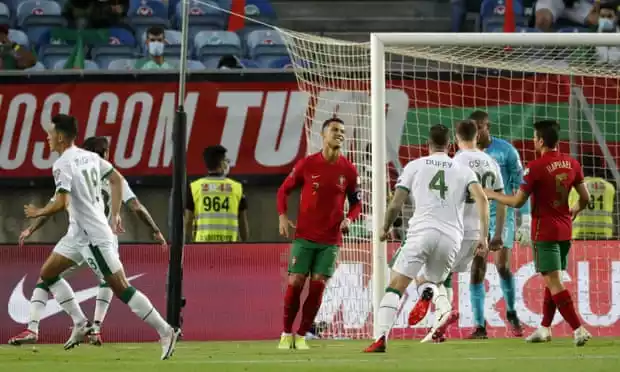 世预赛-C罗失点+终场前双响破纪录 葡萄牙2-1逆转